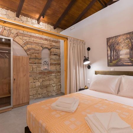 Casa Leone, Cosy Apartment Overlooking The Square Spilion ภายนอก รูปภาพ