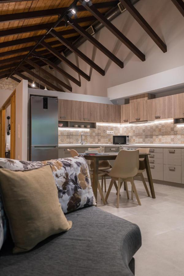 Casa Leone, Cosy Apartment Overlooking The Square Spilion ภายนอก รูปภาพ