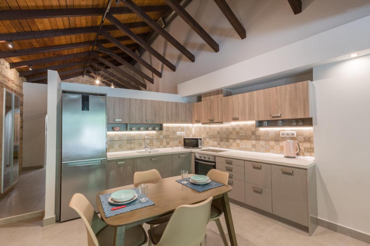 Casa Leone, Cosy Apartment Overlooking The Square Spilion ภายนอก รูปภาพ