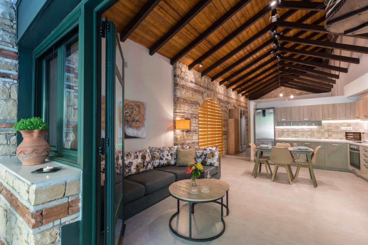 Casa Leone, Cosy Apartment Overlooking The Square Spilion ภายนอก รูปภาพ