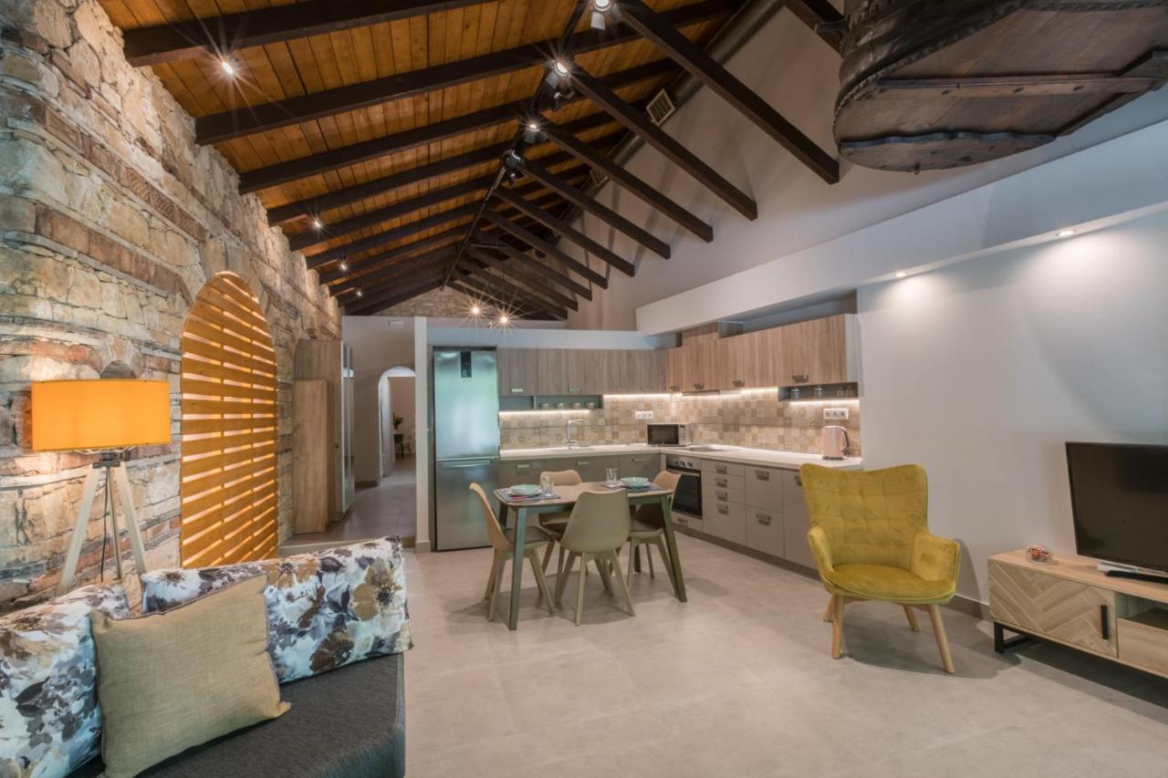 Casa Leone, Cosy Apartment Overlooking The Square Spilion ภายนอก รูปภาพ